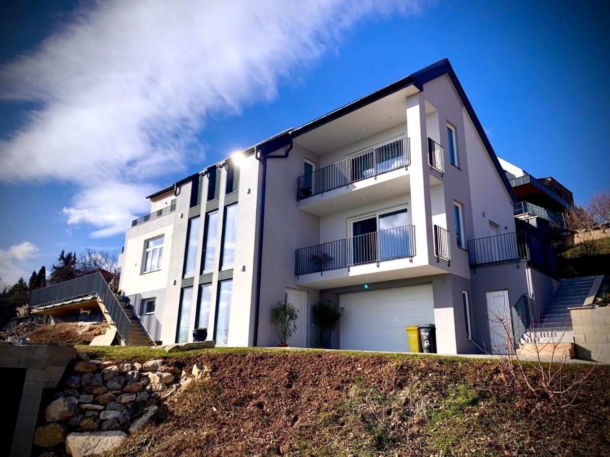 Old Hill Residence Csopak Bagian luar foto